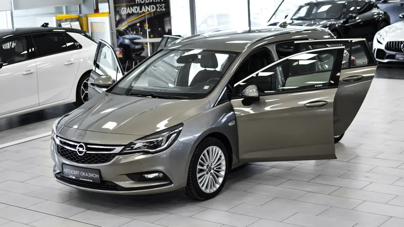 Opel Astra Sports Tourer 1.6 CDTi Innovation Image 1